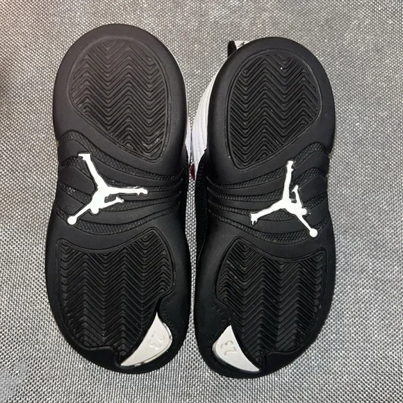 Jordan 12s Royalty Taxis size 10c - Picture 4 of 6